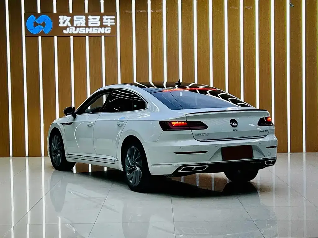 Volkswagen CC 2023 из CN, фото 2