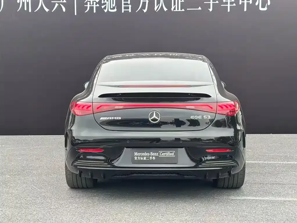 Mercedes-Benz EQE AMG — фото 9