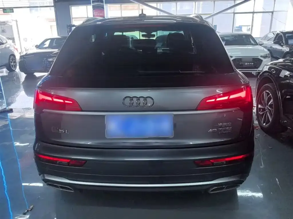 Audi Q5L — фото 5
