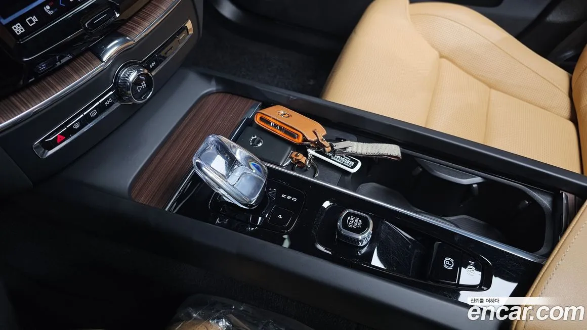 Volvo XC60 2024 из KR, фото 9