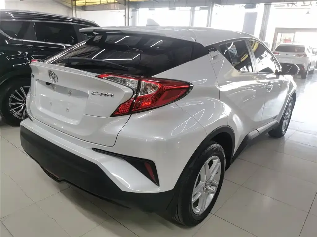 Toyota C-HR 2023 из CN, фото 5