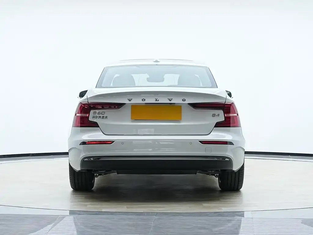 Volvo S60 2026 из CN, фото 3