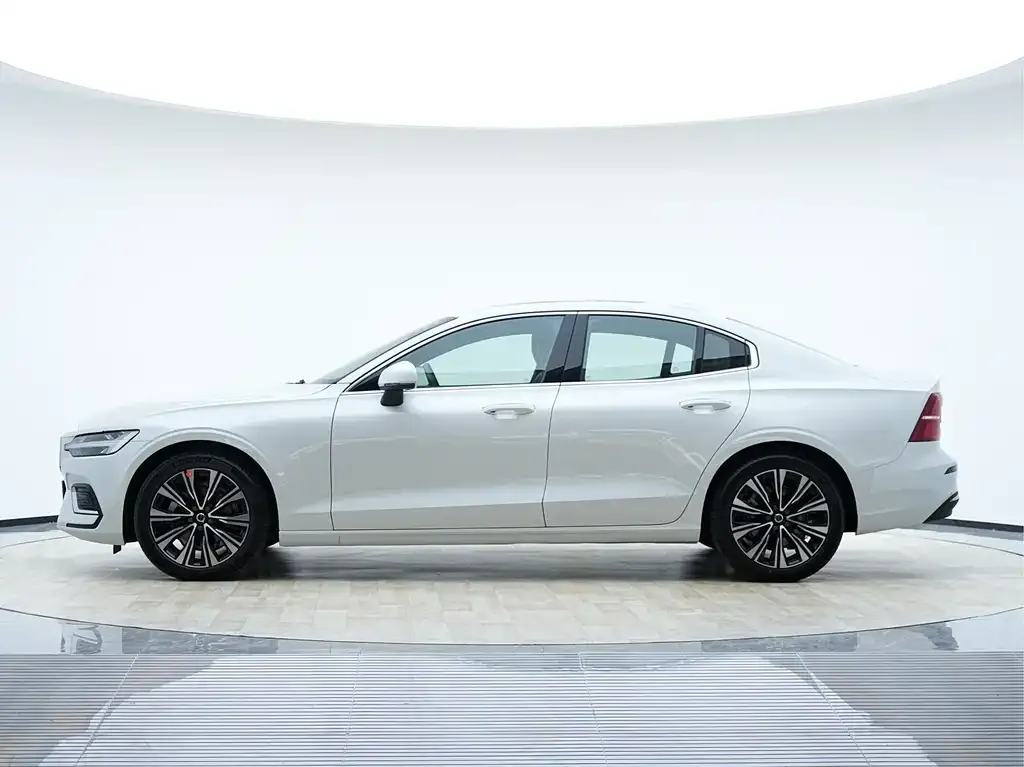 Volvo S60 2026 из CN, фото 5