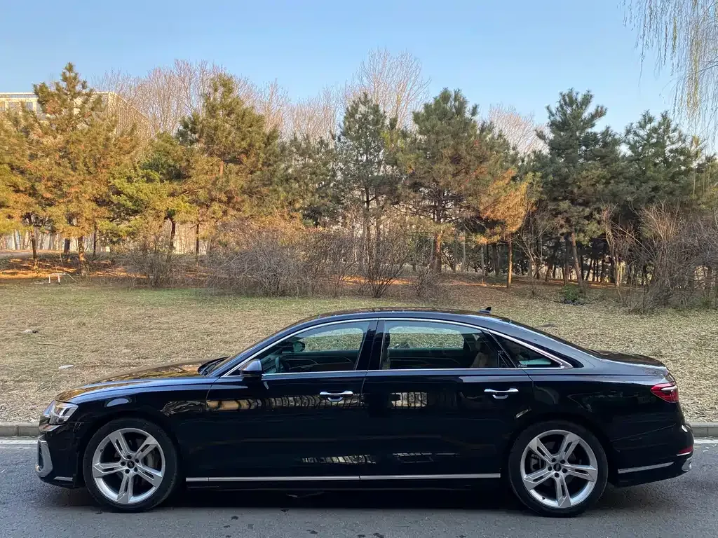 Audi A8 — фото 9