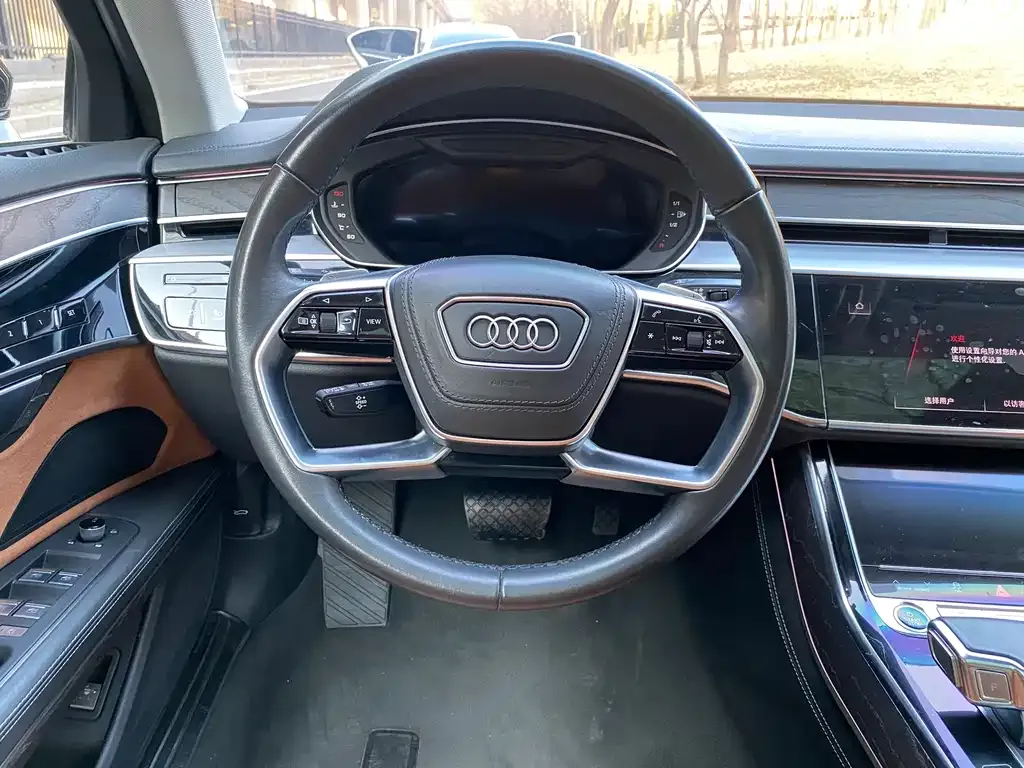 Audi A8 — фото 3