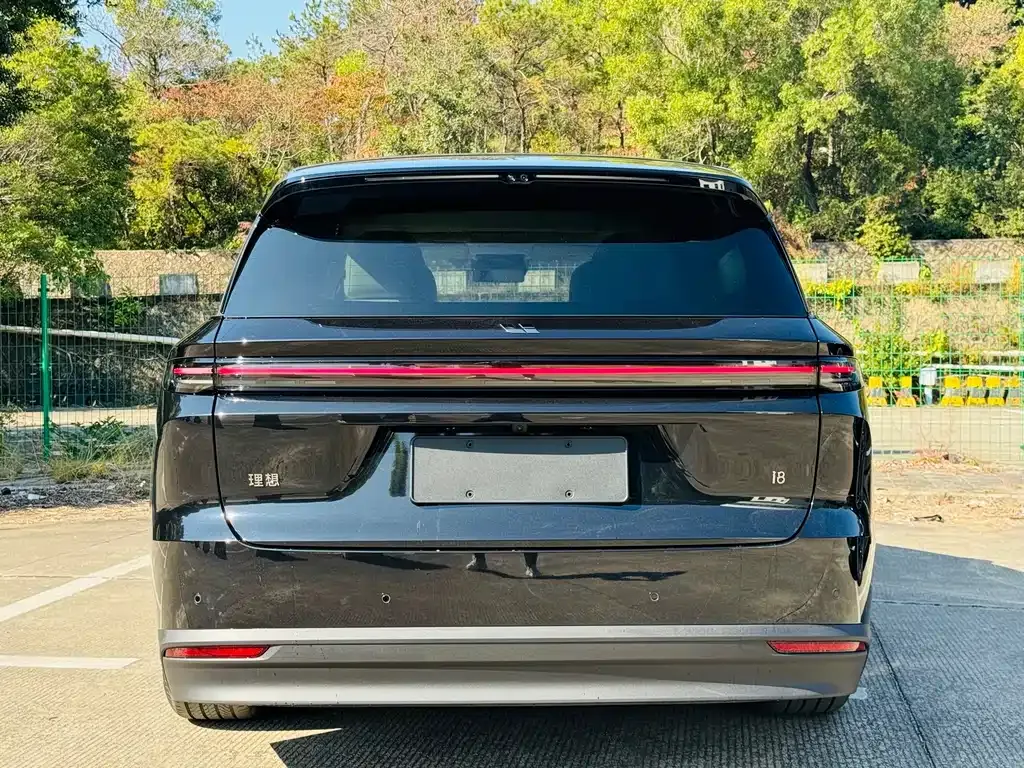 Li Auto i8 — фото 6