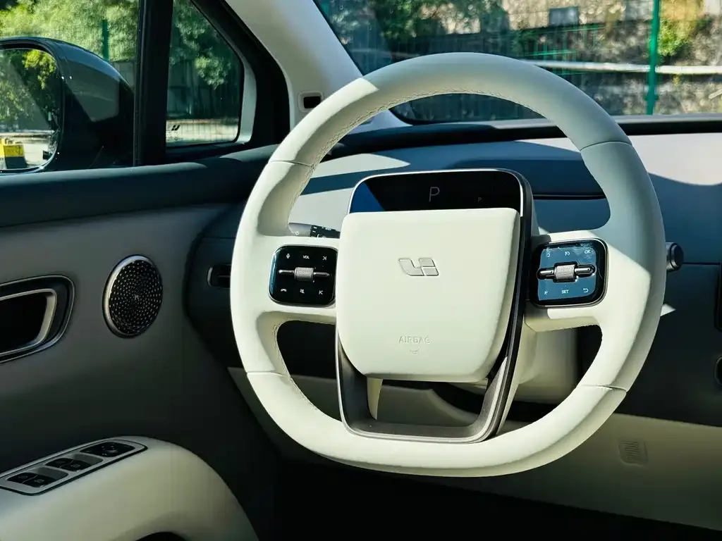 Li Auto i8 — фото 3