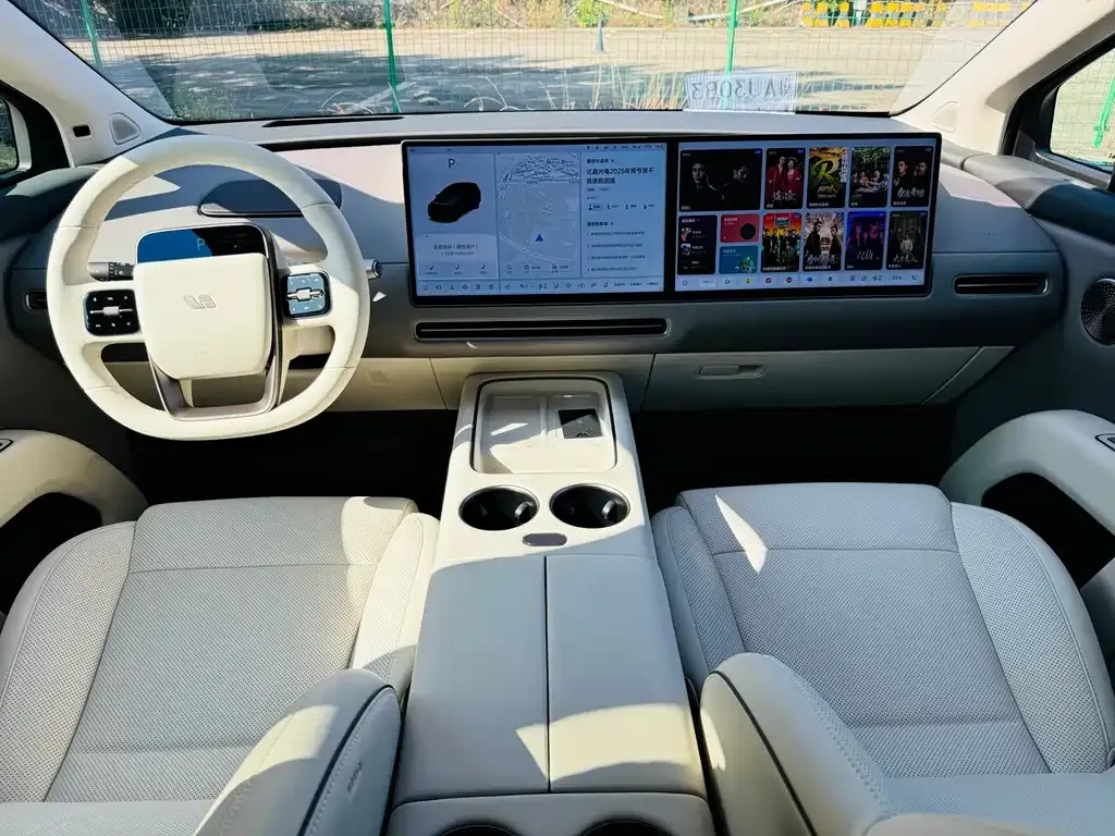 Li Auto i8 — фото 8