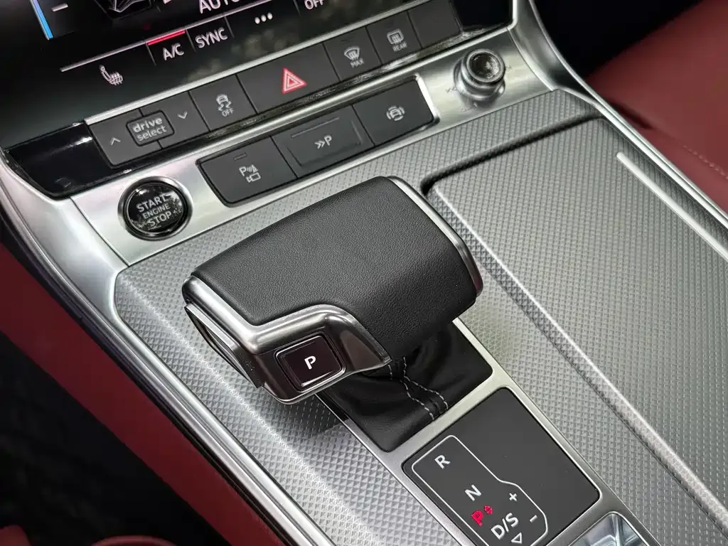 Audi A7L 2023 из CN, фото 9