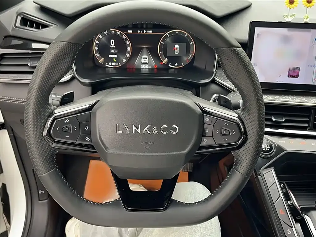 Lynk & Co 06 2023 из CN, фото 3