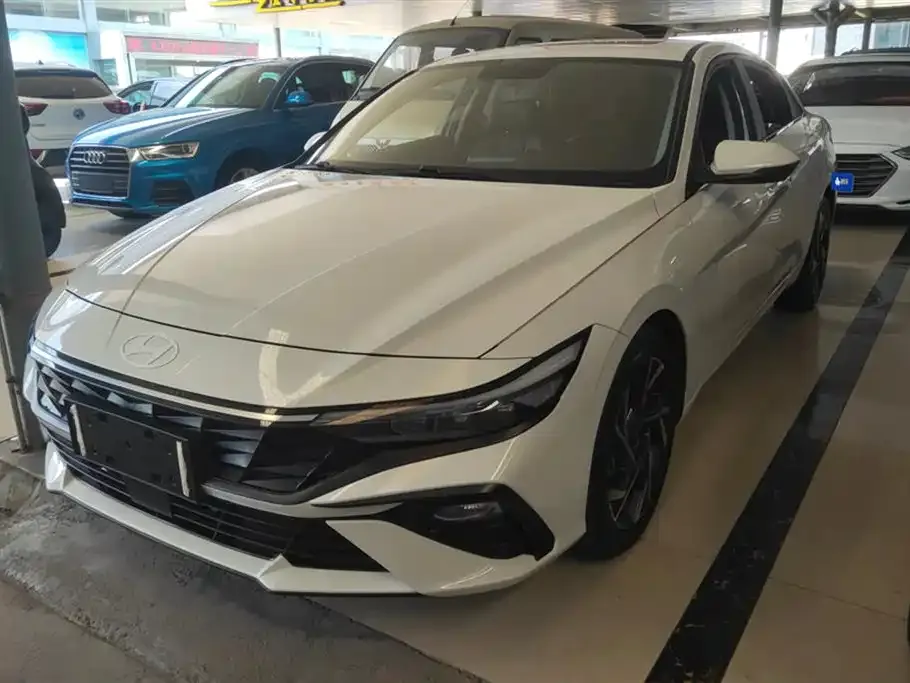 Hyundai Elantra 2023 из CN, фото 1