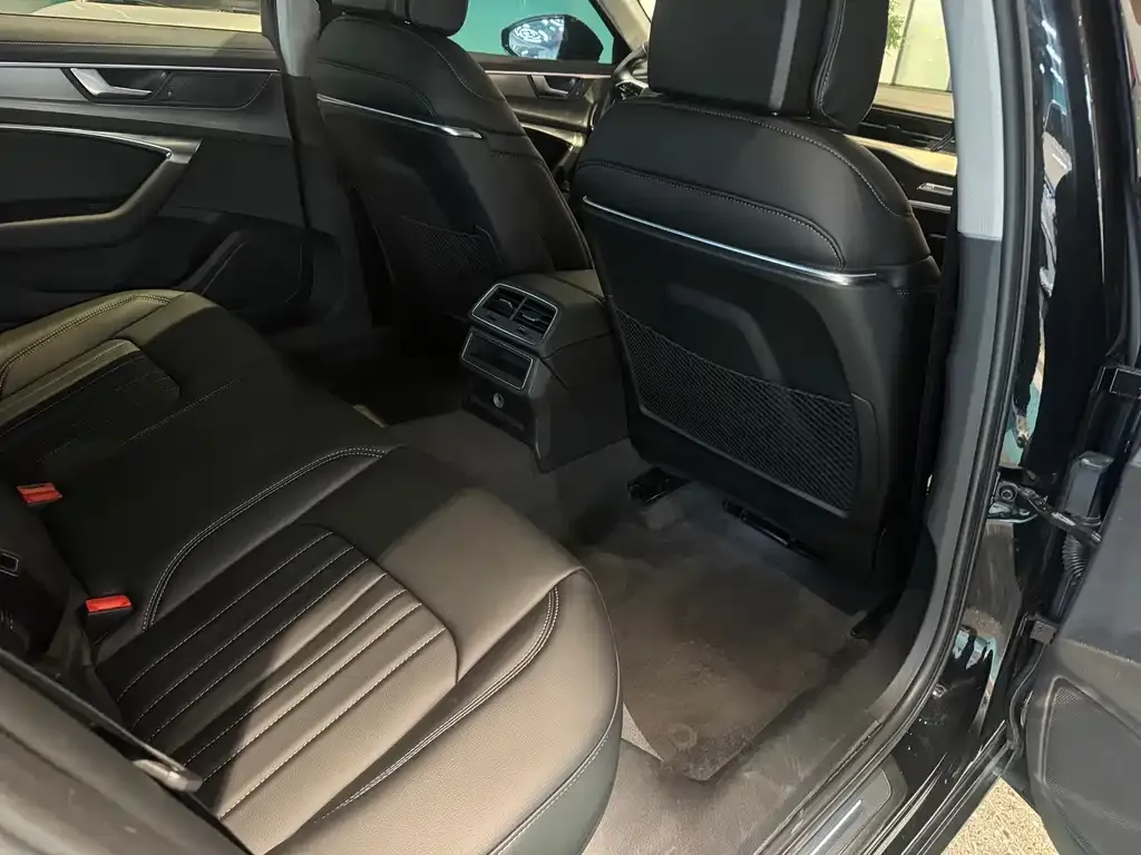 Audi A6L 2022 из CN, фото 8