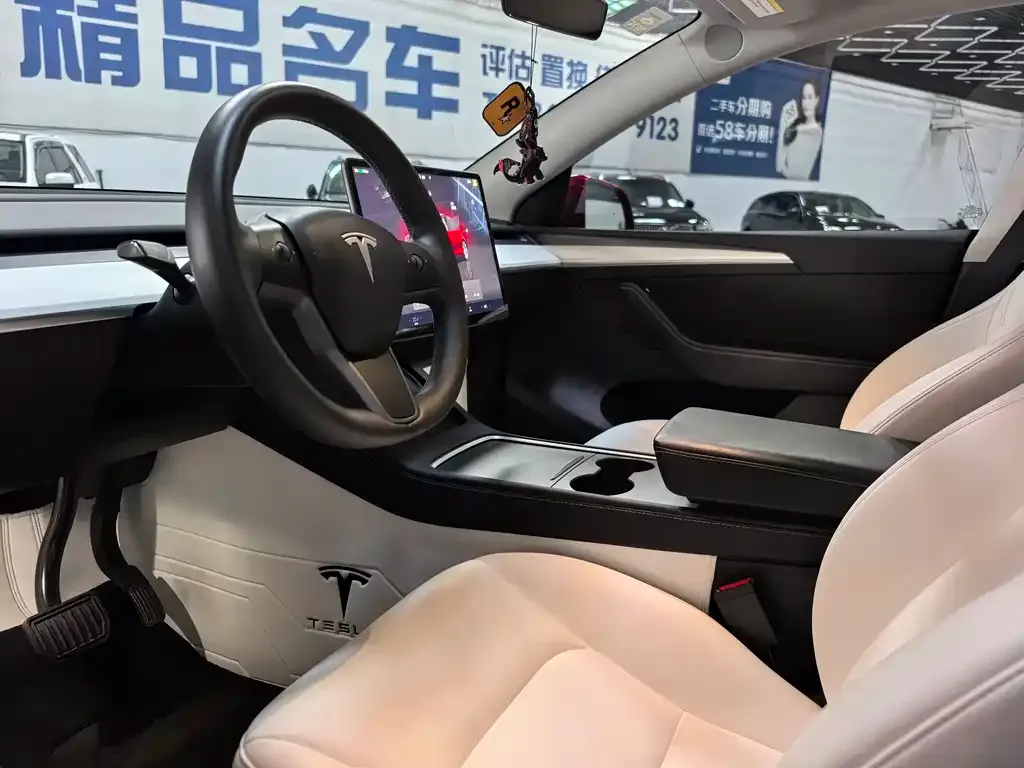 Tesla Model Y — фото 4