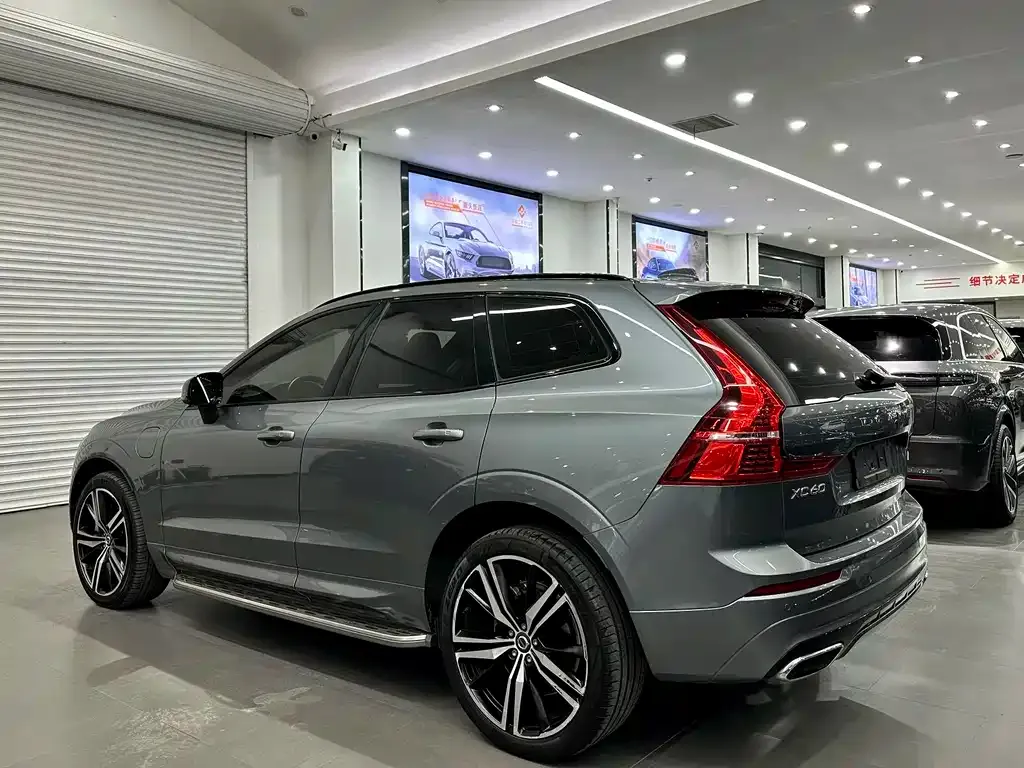 Volvo XC60 PHEV — фото 4