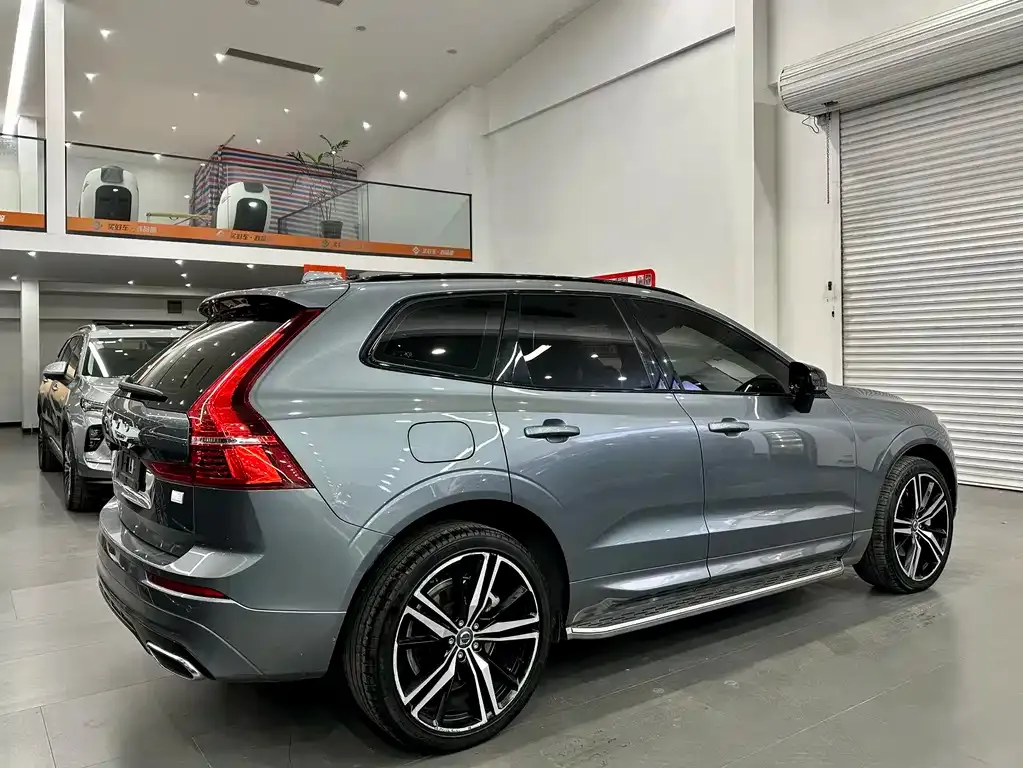 Volvo XC60 PHEV — фото 6