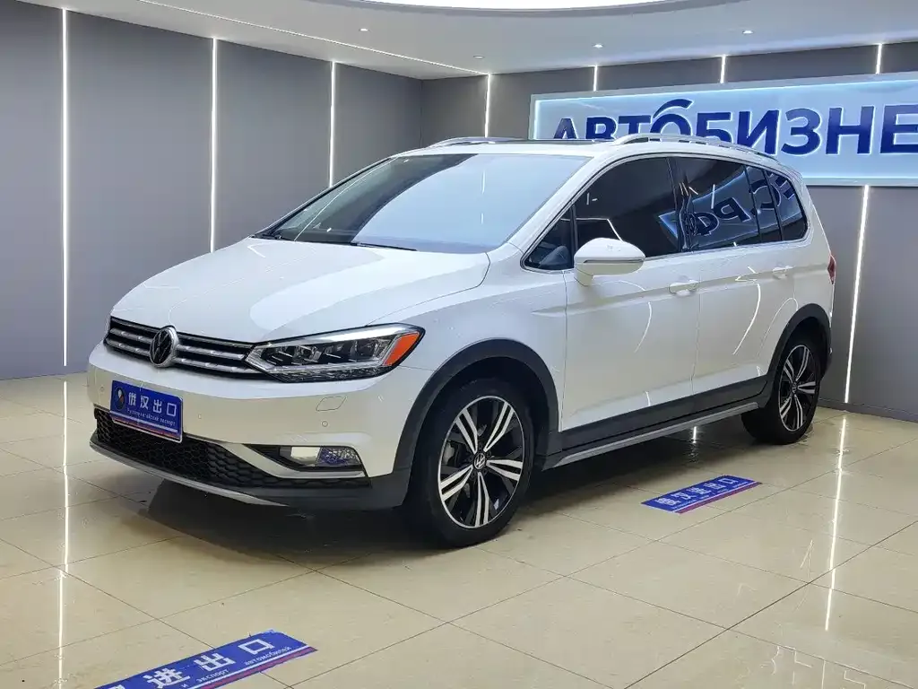 Volkswagen Touran 2022 из CN, фото 1