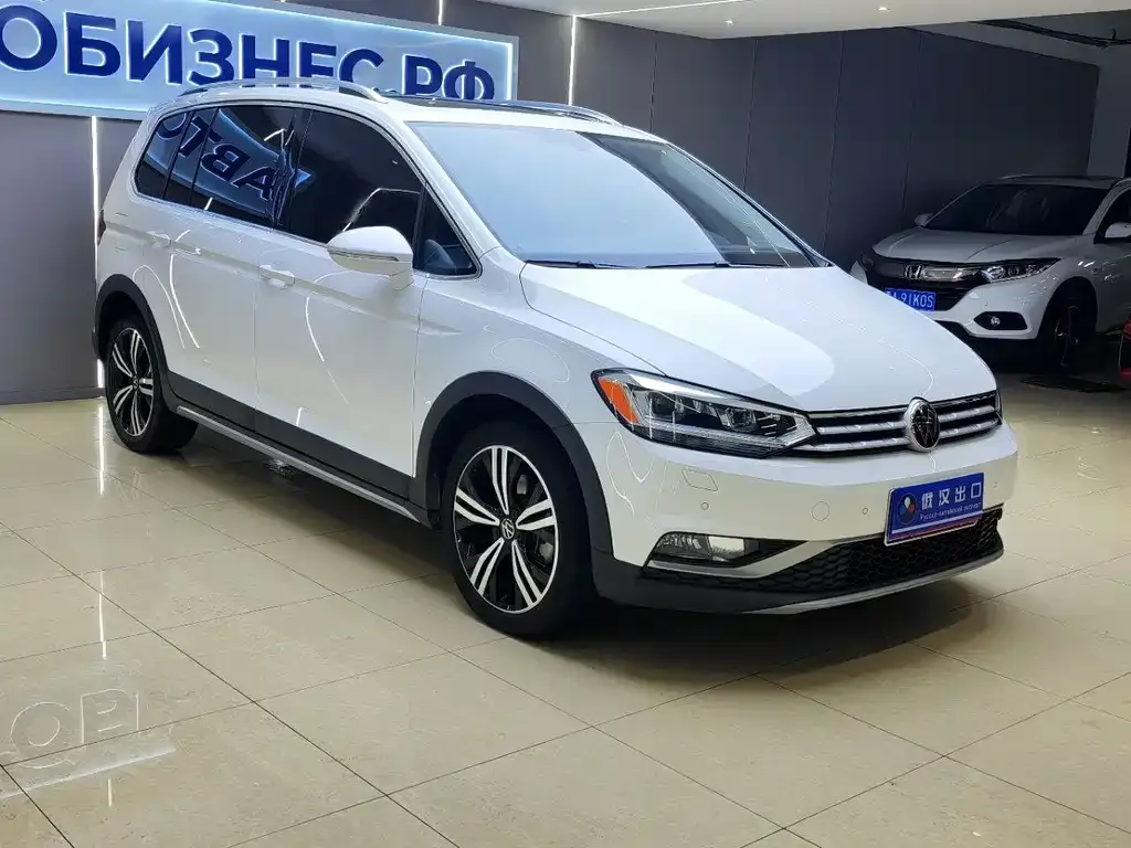 Volkswagen Touran 2022 из CN, фото 10