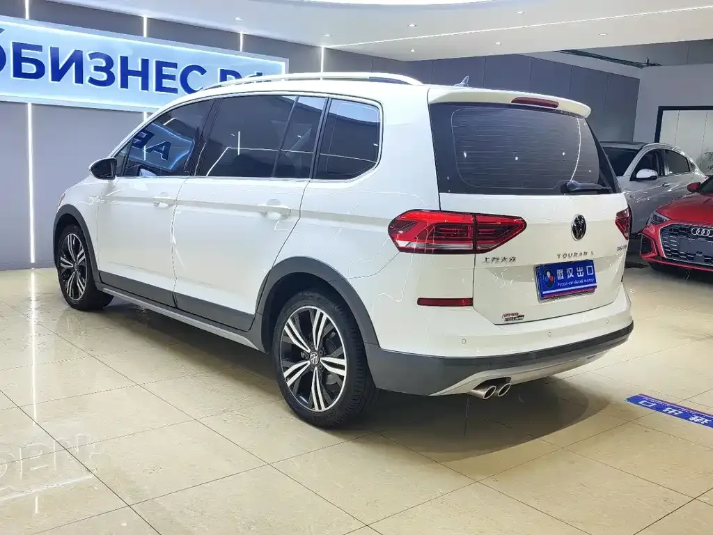 Volkswagen Touran 2022 из CN, фото 6