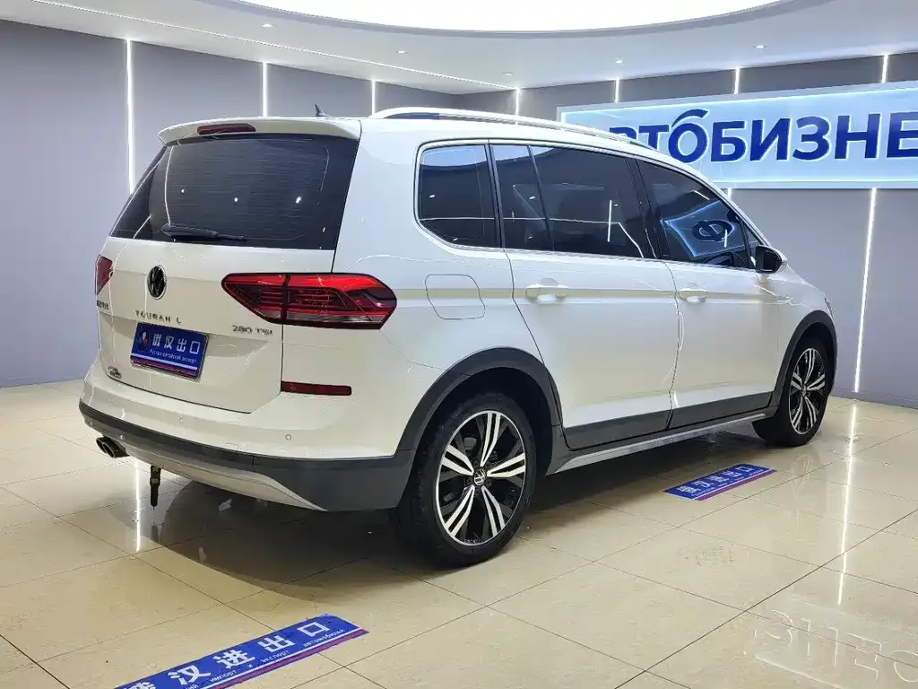 Volkswagen Touran 2022 из CN, фото 9