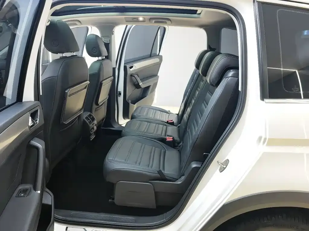 Volkswagen Touran 2022 из CN, фото 8