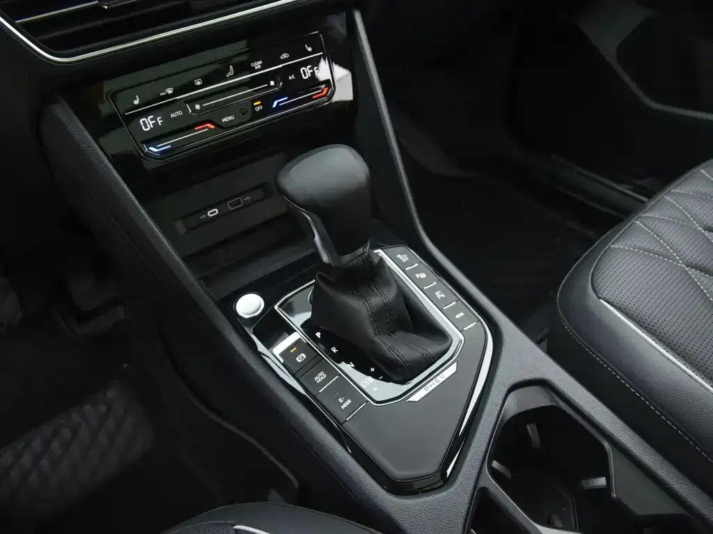 Volkswagen Tiguan L New Energy — фото 10