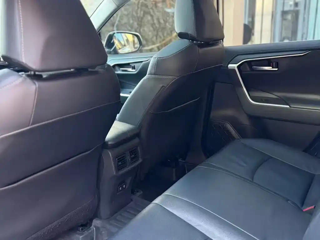 Toyota RAV4 2021 из CN, фото 2