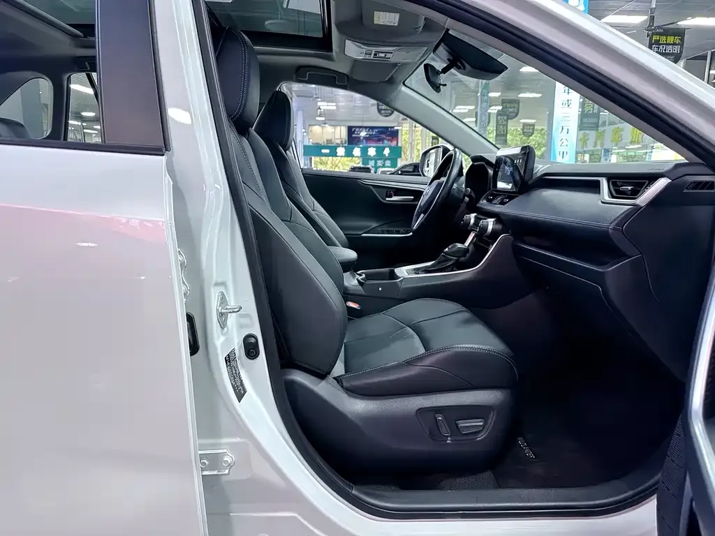Toyota Wildlander 2023 из CN, фото 5