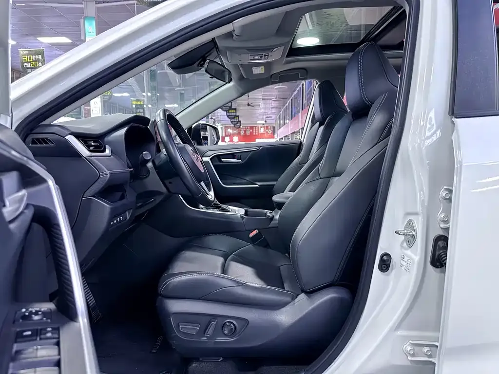 Toyota Wildlander 2023 из CN, фото 2