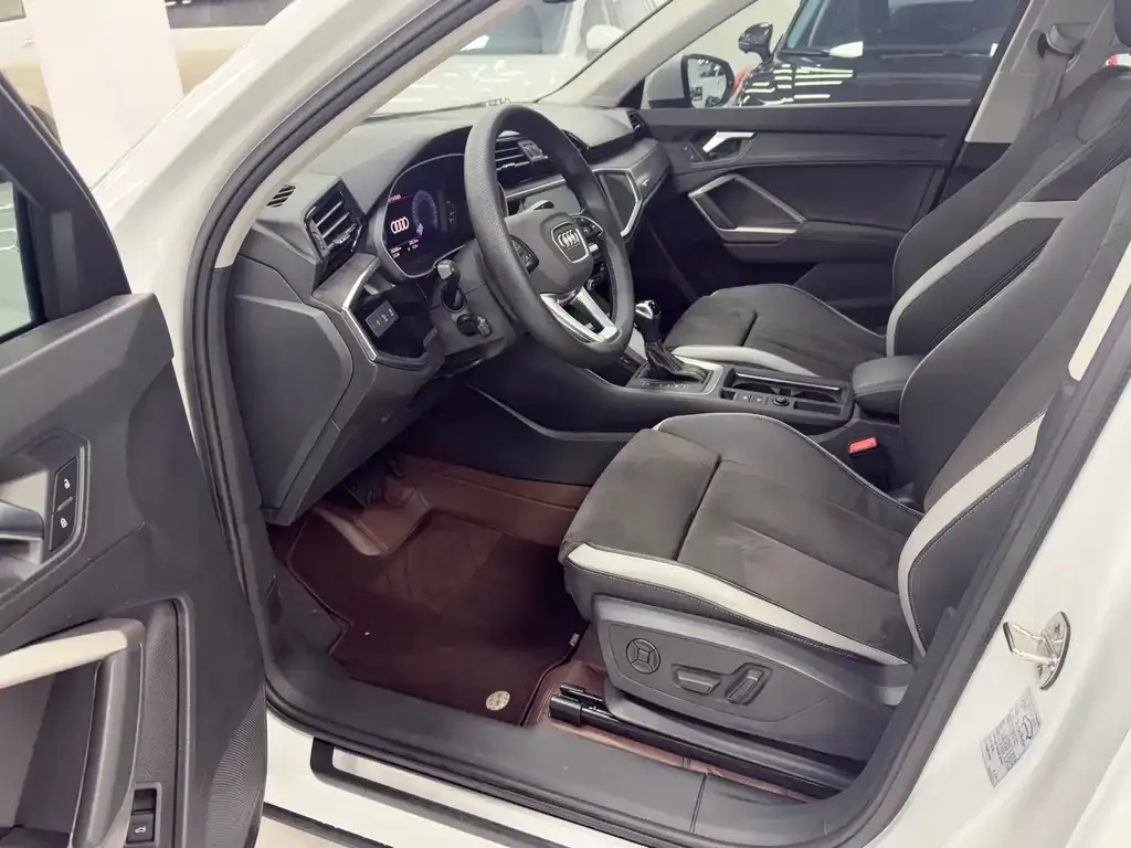 Audi Q3 2021 из CN, фото 10