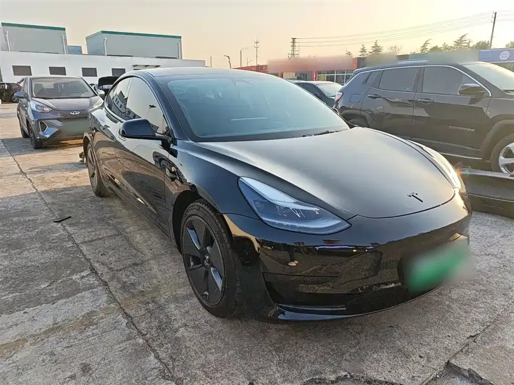 Tesla Model 3 — фото 10
