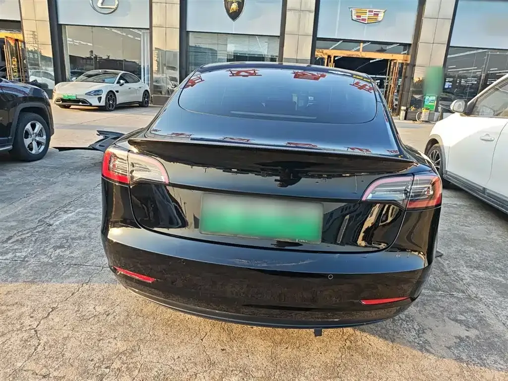 Tesla Model 3 — фото 7