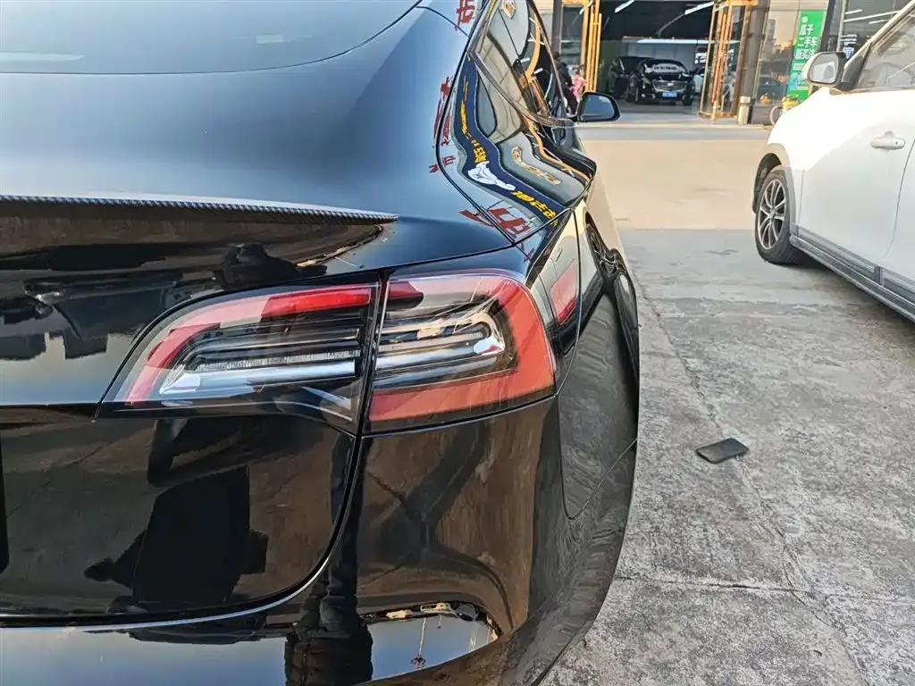Tesla Model 3 — фото 5