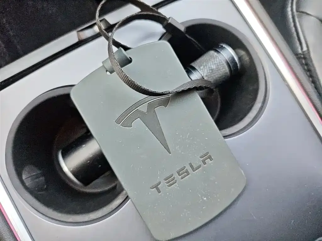 Tesla Model 3 — фото 2