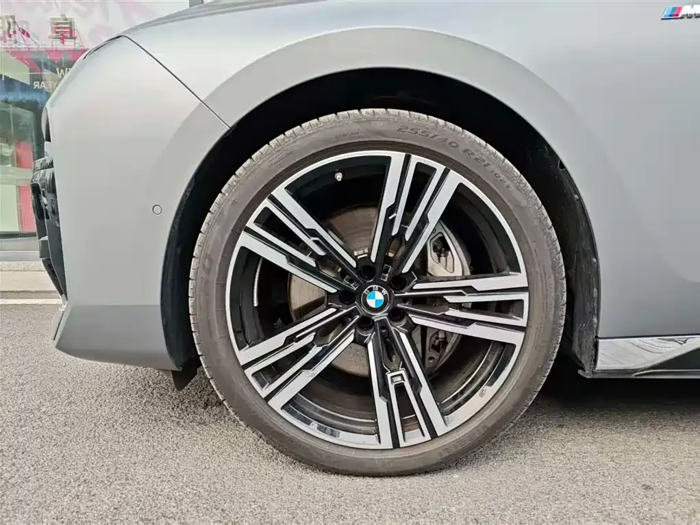BMW 7 Series — фото 10