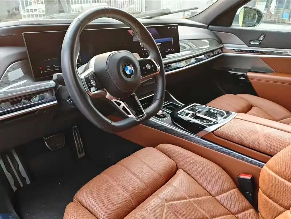BMW 7 Series — фото 9