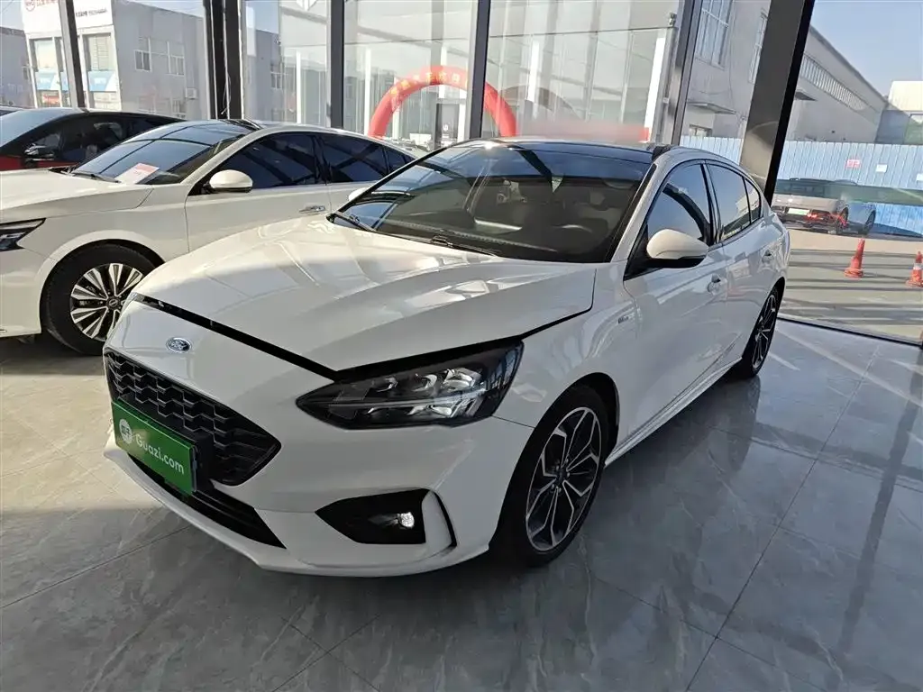 Ford Focus 2021 из CN, фото 2