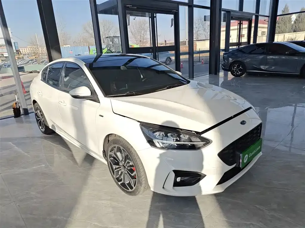 Ford Focus 2021 из CN, фото 4