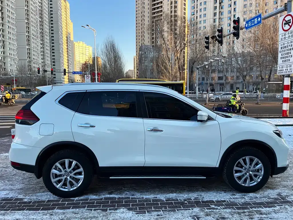 Nissan X-Trail — фото 10