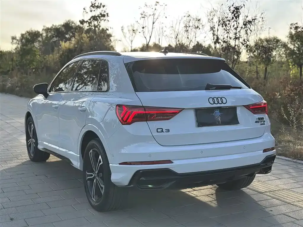 Audi Q3 — фото 7