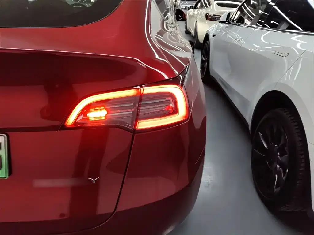 Tesla Model Y 2024 из CN, фото 3