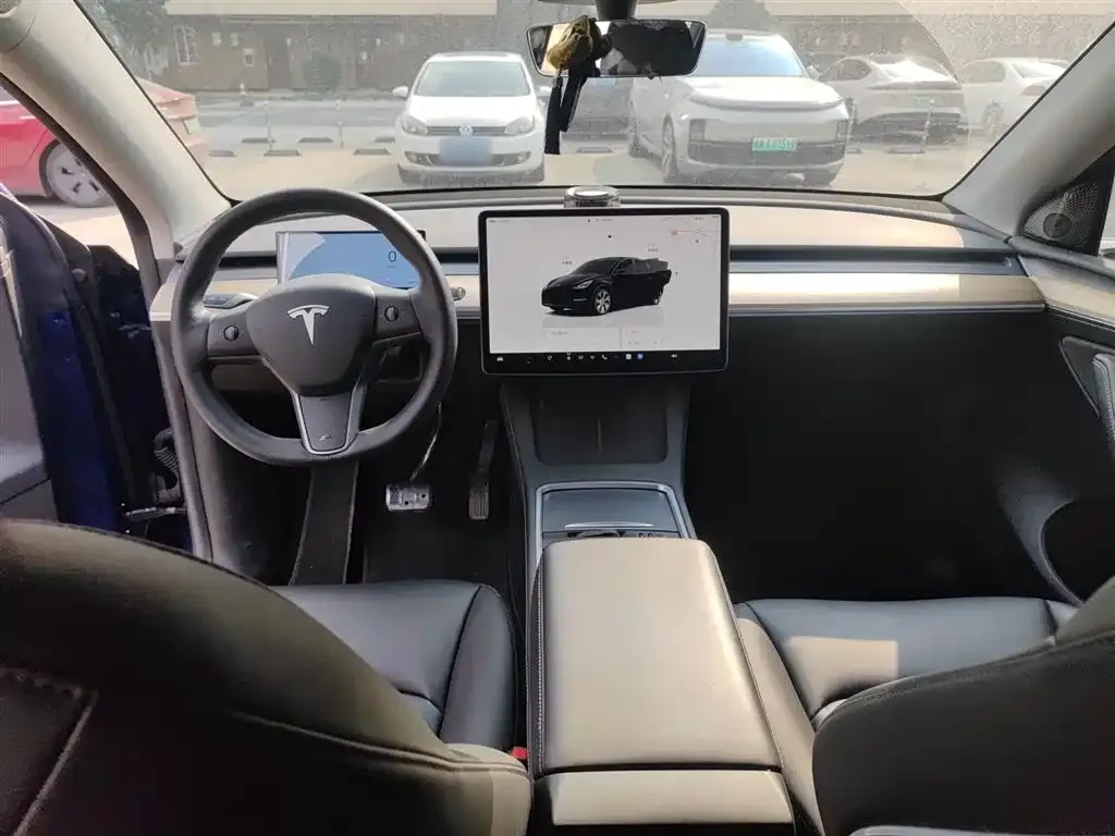 Tesla Model Y — фото 7