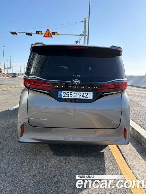 Toyota Alphard — фото 2