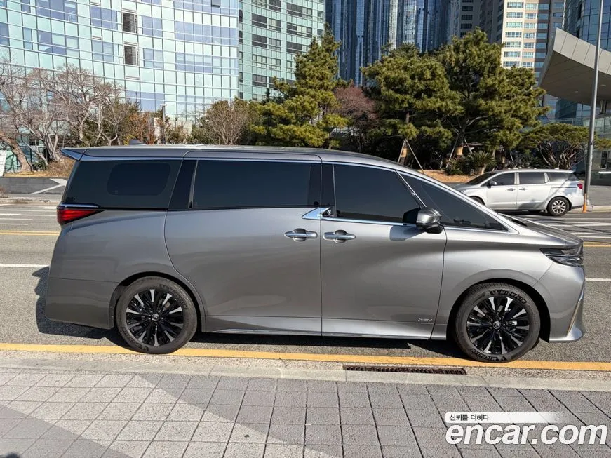 Toyota Alphard — фото 10