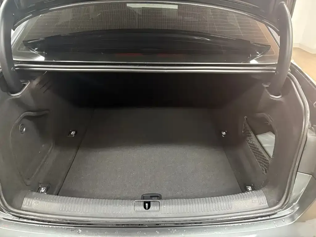 Audi A4L 2024 из CN, фото 4