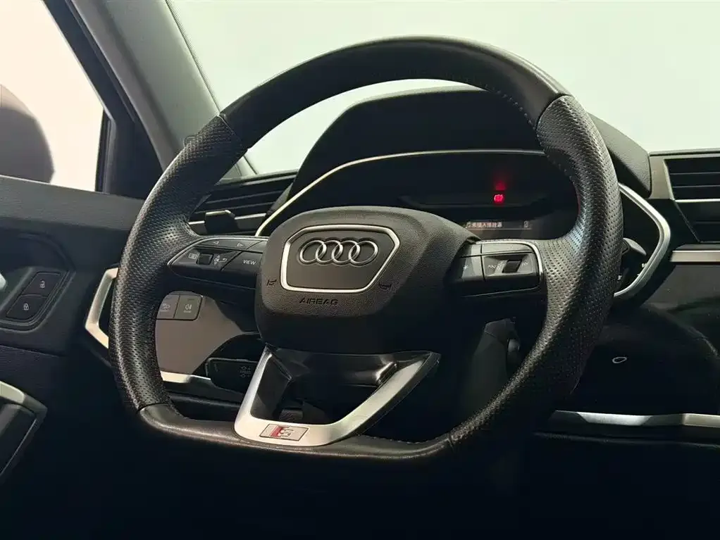 Audi Q3 Sportback — фото 4