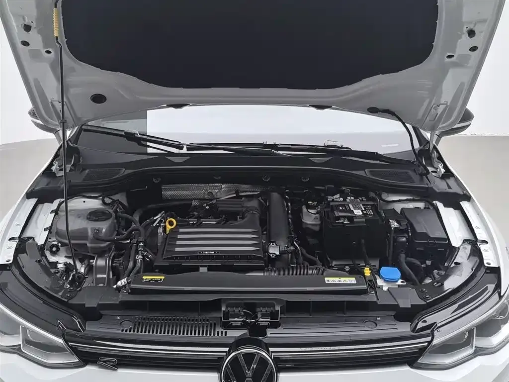 Volkswagen Golf 2023 из CN, фото 5