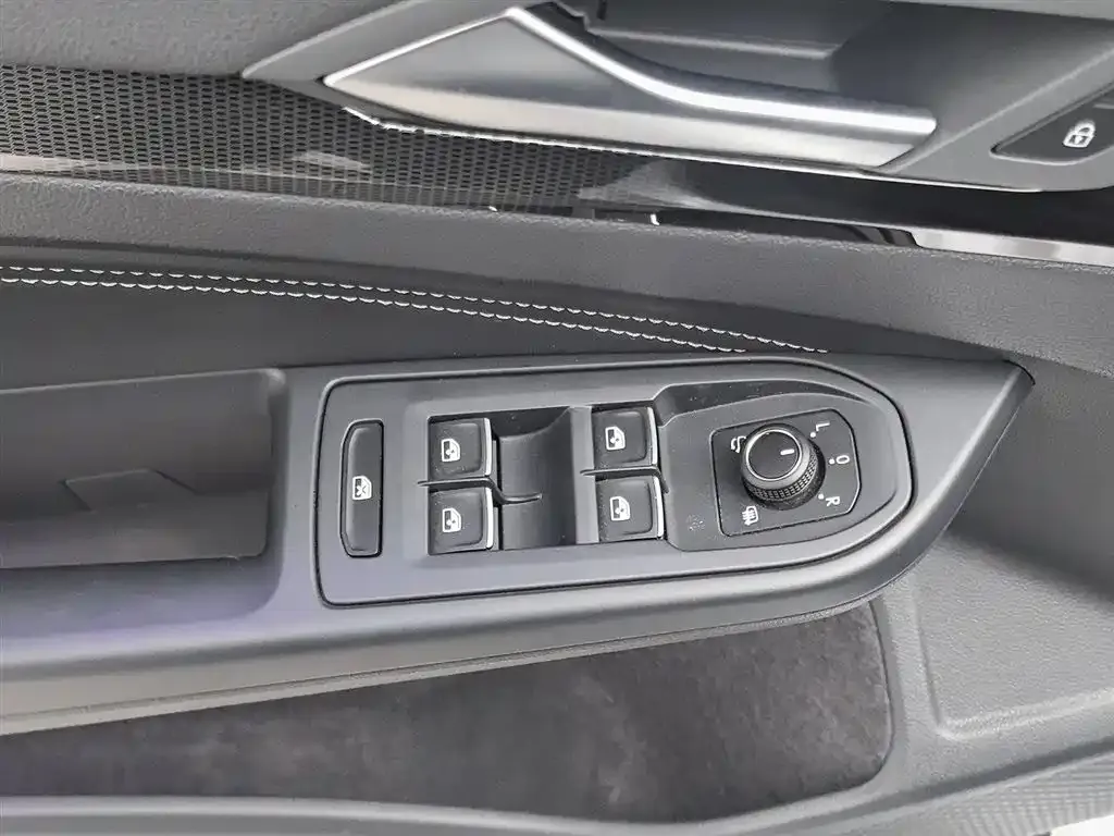 Volkswagen Golf 2023 из CN, фото 9