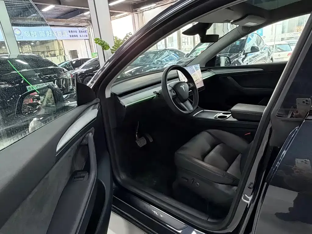 Tesla Model Y 2024 из CN, фото 5