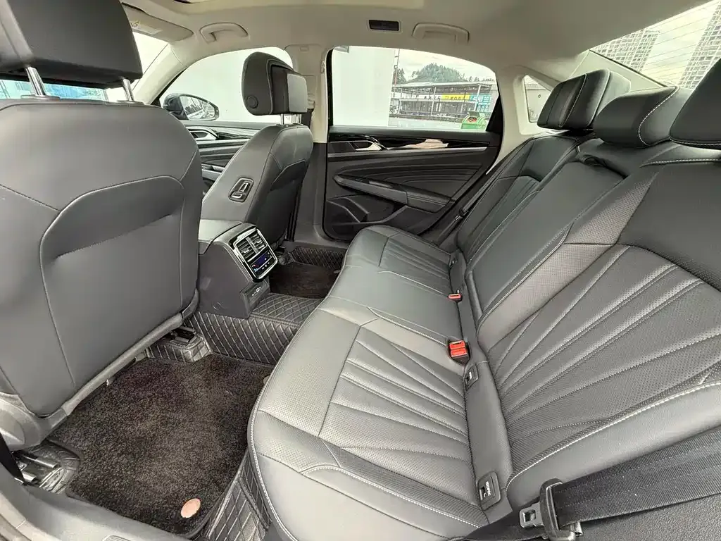 Volkswagen Passat 2025 из CN, фото 2