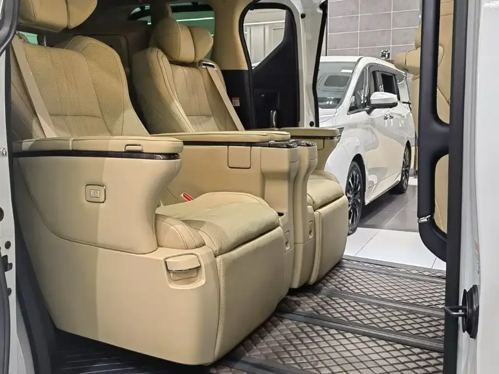 Toyota Vellfire 2023 из CN, фото 7